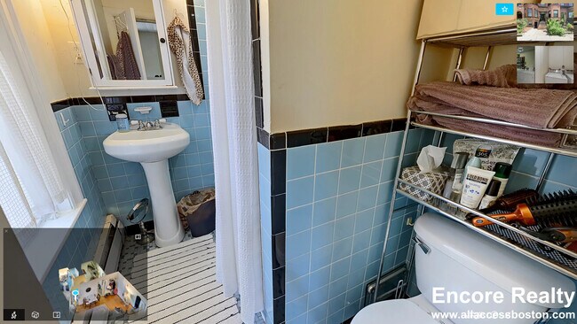 Foto del edificio - 1063 Beacon St