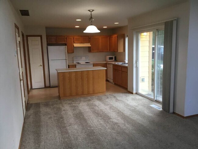 Building Photo - 15606 NW Riverview Dr