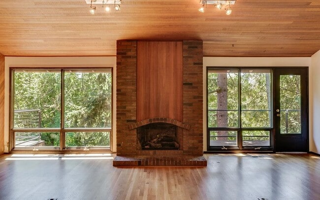 Building Photo - 6790 SW Raleighview Ct