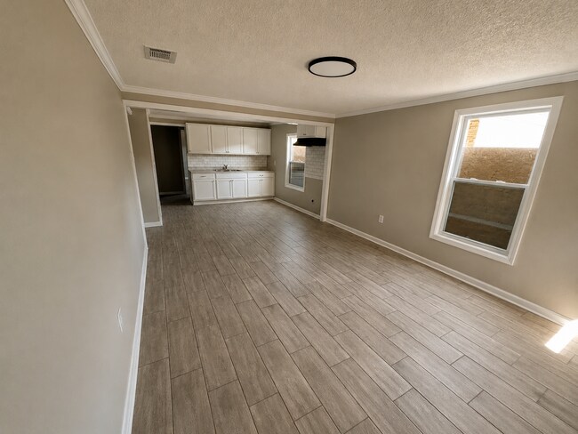 Building Photo - 1307 Sample St