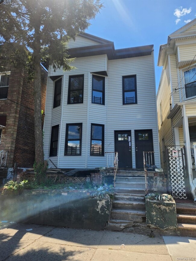 Building Photo - 746 E 217th St