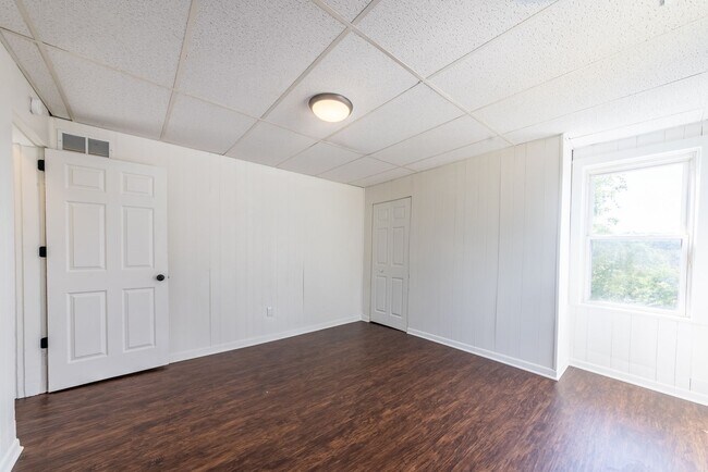 Building Photo - AVAILABLE APRIL 2026 - Completely updated 3 bedroom, 2 bath home w/ Central AC!