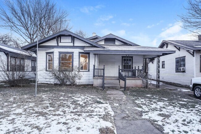 Building Photo - 1708 Pearl Ave