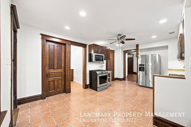 Foto del edificio - 2962 N Allen Ave