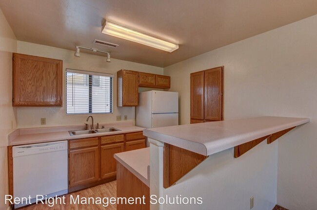 Building Photo - 707 S Montezuma St