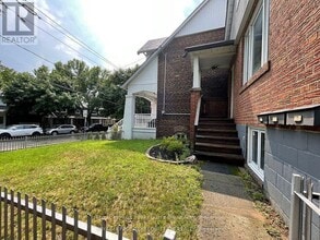 Building Photo - 102 Merrill Ave E