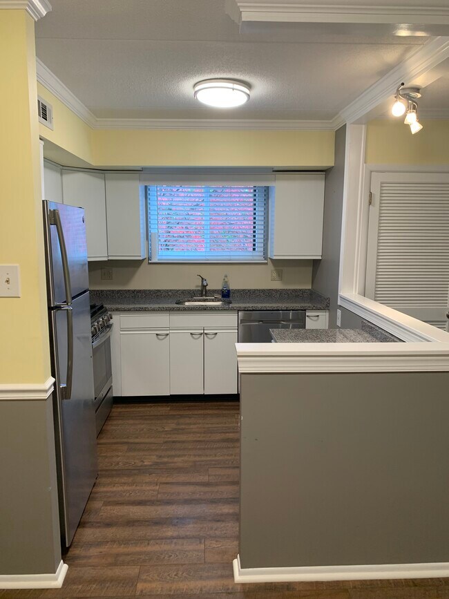 Foto del edificio - 6116 Hilltop Dr