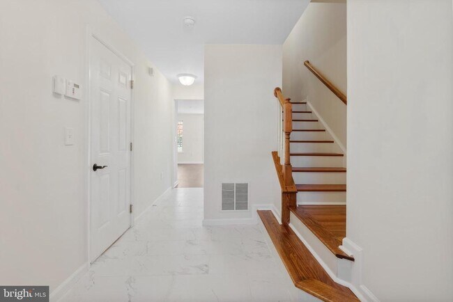 Building Photo - 407 Susan Cir