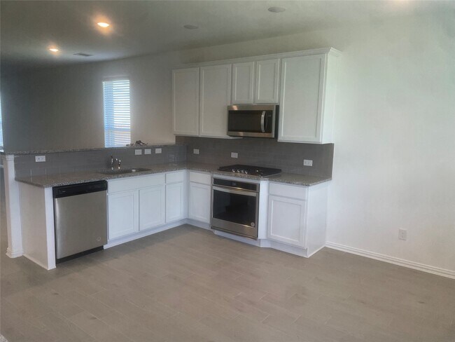 Building Photo - 8111 Royal Palm Ct