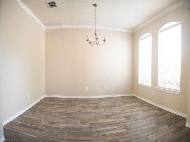 Building Photo - Beautiful, Large Home in Bar C Ranch for L...