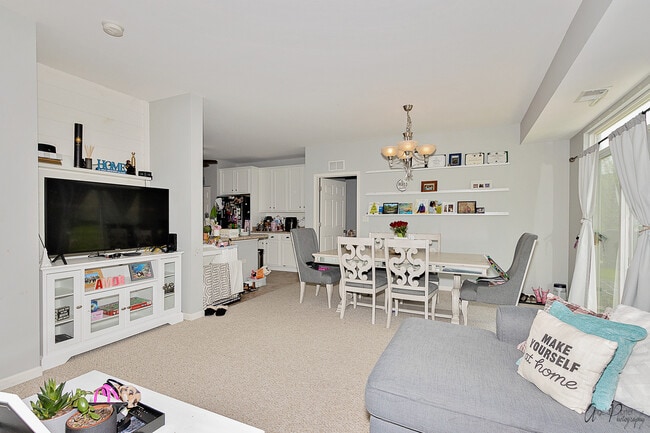 Foto del edificio - 1260 Remington Dr