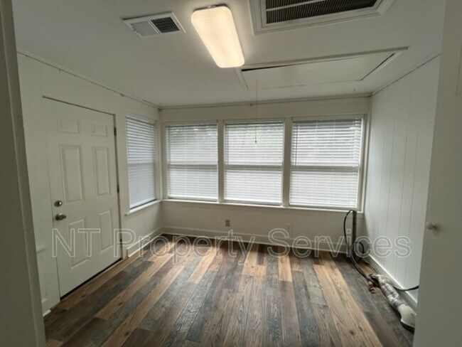 Foto del edificio - 307 E Ascension St