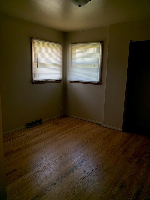 Building Photo - 3702 W Kiley Ave