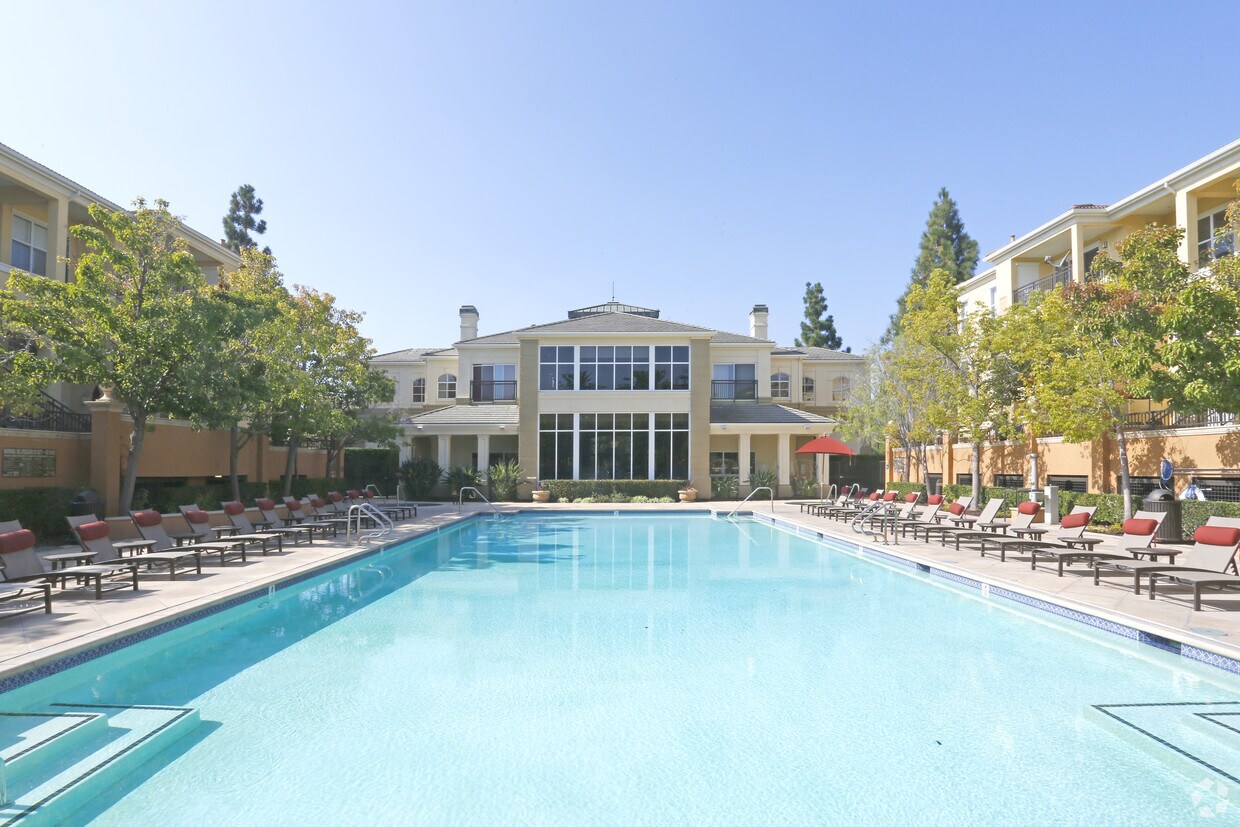 Carlyle Apartments in Santa Clara, CA