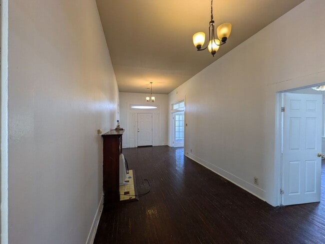 Building Photo - 1385 Long Ave