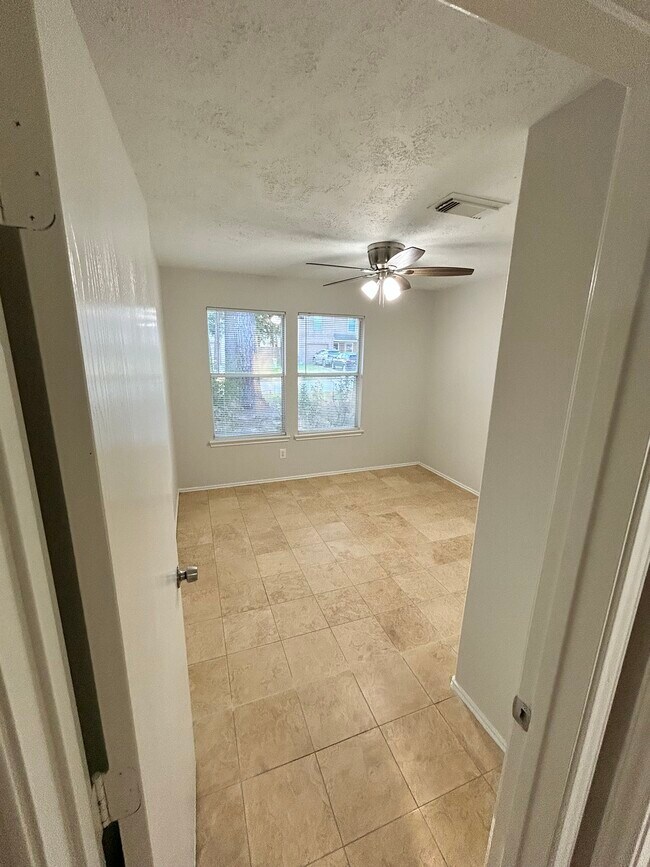 Dormitorio delantero - 16782 Fallen Timbers Dr