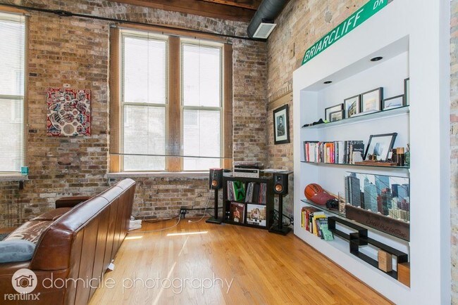 Building Photo - 1 br, 1 bath  - 525 N Halsted St Unit 309