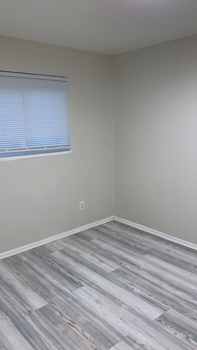 Building Photo - 2535 Lysle Ln