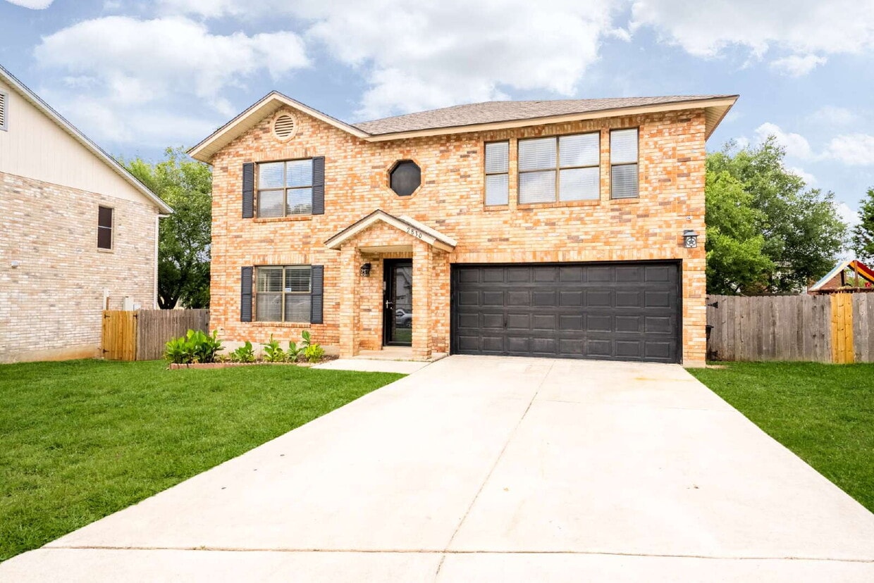 Primary Photo - Spacious & Thoughtfully Updated 4-Bedroom ...