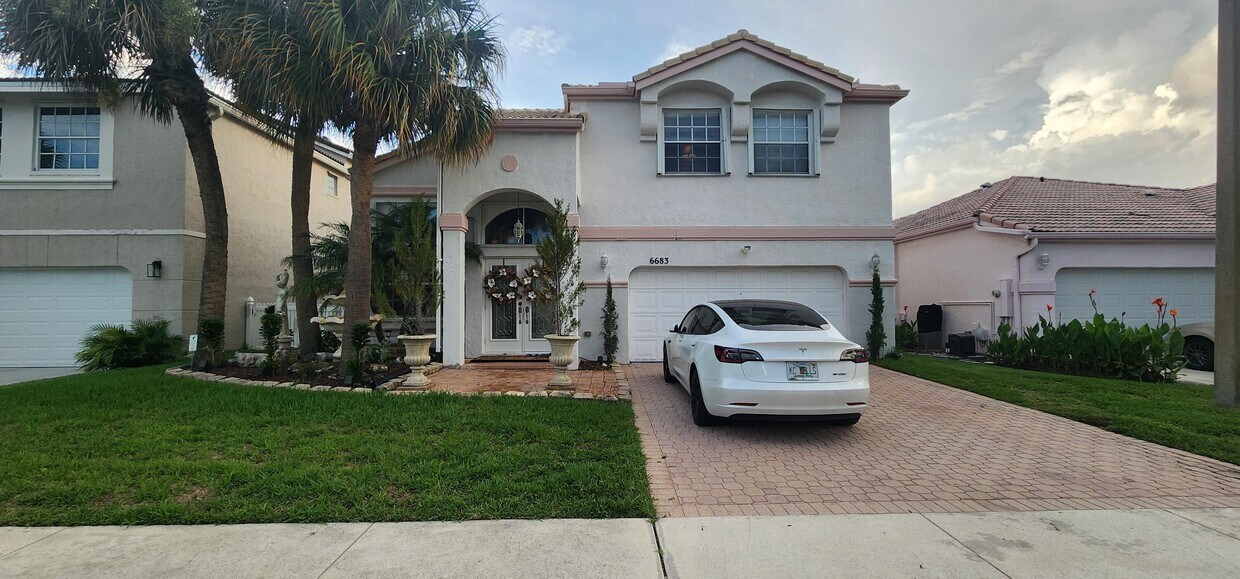 Primary Photo - 6683 Ashburn Rd