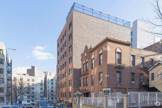Building Photo - 218 Bush St