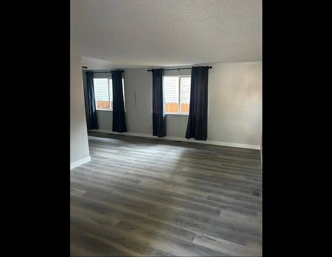 Foto del edificio - 2506 E Rowan Ave