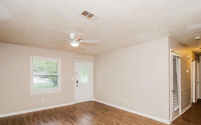 Foto del edificio - 6325 Wellington Way