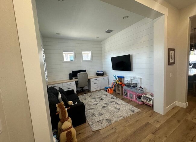 Foto del edificio - 2731 S Eastridge