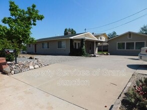Building Photo - 396 S Camp Rd