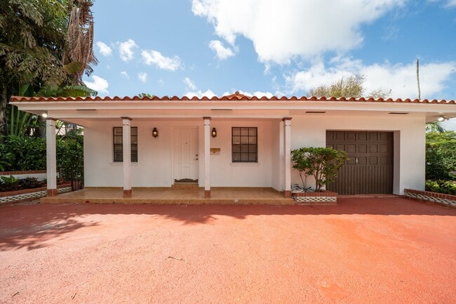 Photo - 1550 S Greenway Dr House