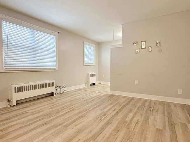 Building Photo - 308 Askin Ave