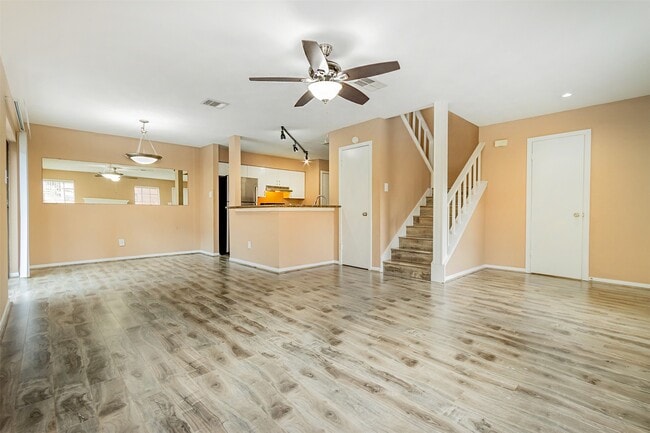 Foto del edificio - 2211 S Kirkwood Rd