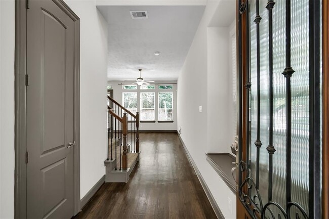 Building Photo - 111 Aventura Pl