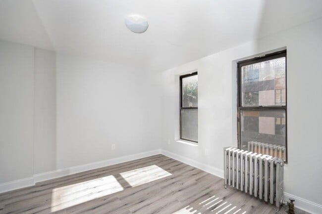 Building Photo - 269 Varick St