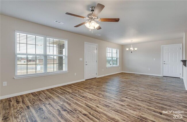 Foto del edificio - 2129 Brown Bear Ln