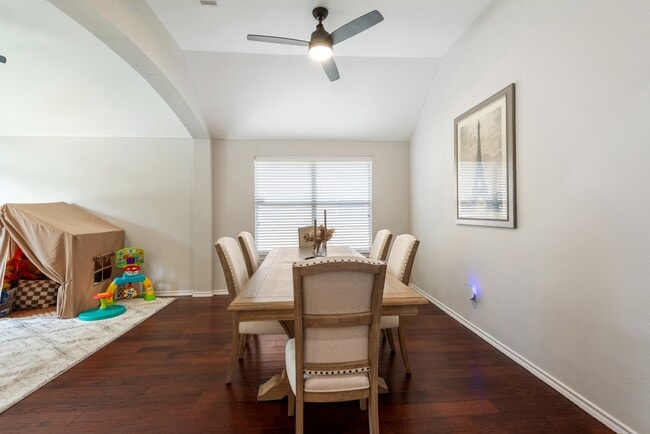Building Photo - 5804 Parkplace Dr