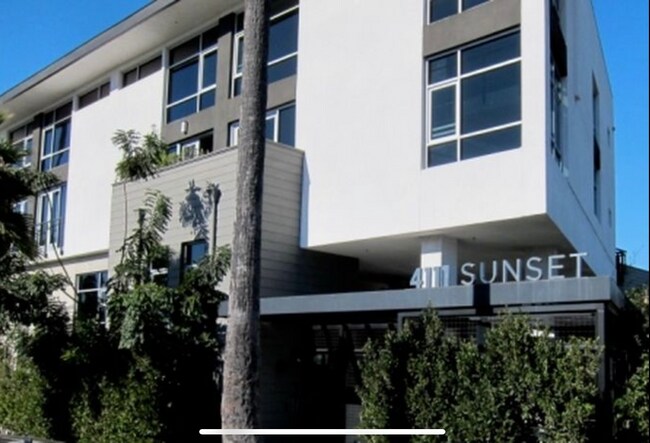 Building Photo - 4111 W Sunset Blvd