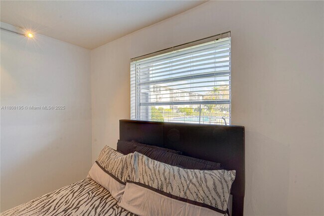 Foto del edificio - 700 Layne Blvd