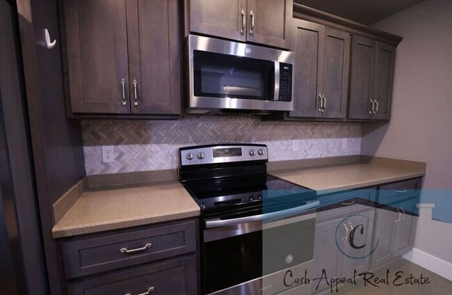 Foto del edificio - Beautiful, spacious 3 bed / 2 bath recently built home (Nettleton Schools) - fenced back yard!!