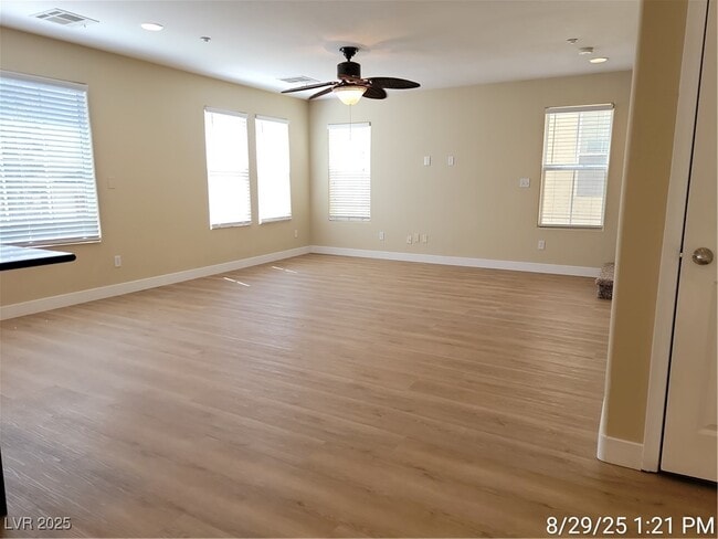Building Photo - 8936 Jaquita Ave