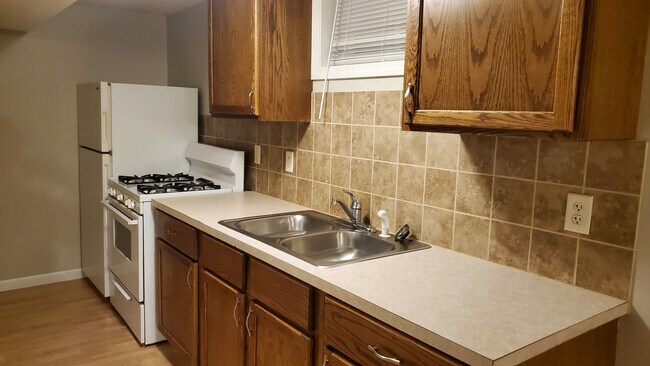 Building Photo - 616 S 37th St