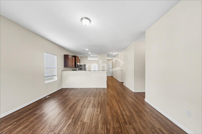 Foto del edificio - 551 Reserve Ave