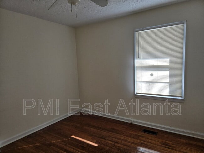 Foto del edificio - 2332 Carey Dr SE