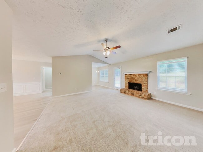 Building Photo - 1049 Octavia Ct