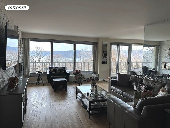 Foto del edificio - 4455-4465 Douglas Ave