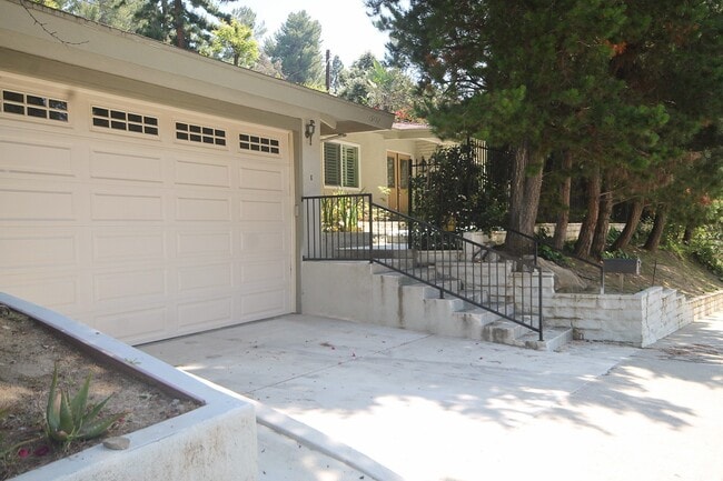 Building Photo - 15492 Hamner Dr