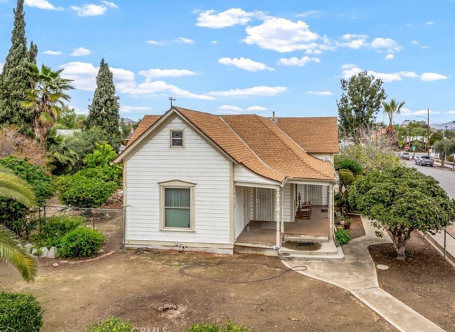 STORYBOOK CHARM IN THE HEART OF DOWNTOWN PERRIS! - STORYBOOK CHARM IN THE HEART OF DOWNTOWN PERRIS! House