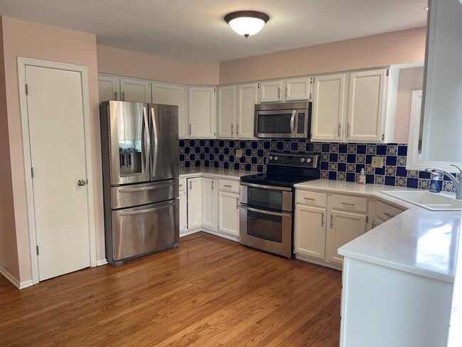 Building Photo - 601 Barbary Ln