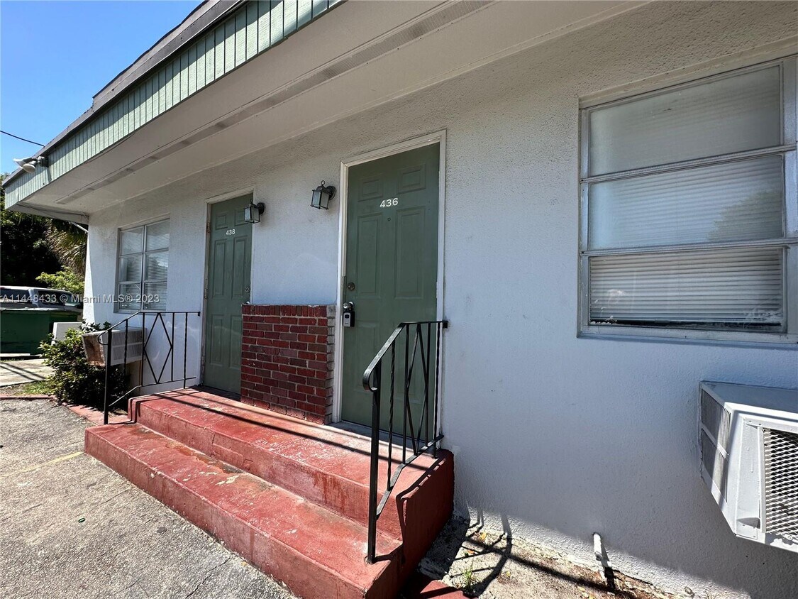 432 N 19th Ave Unit 438, Hollywood, FL 33020 Room for Rent in