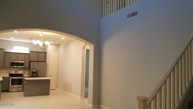 Foto del edificio - 1367 S Country Club Dr